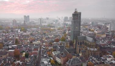Luchtfoto van Utrecht en de domtoren